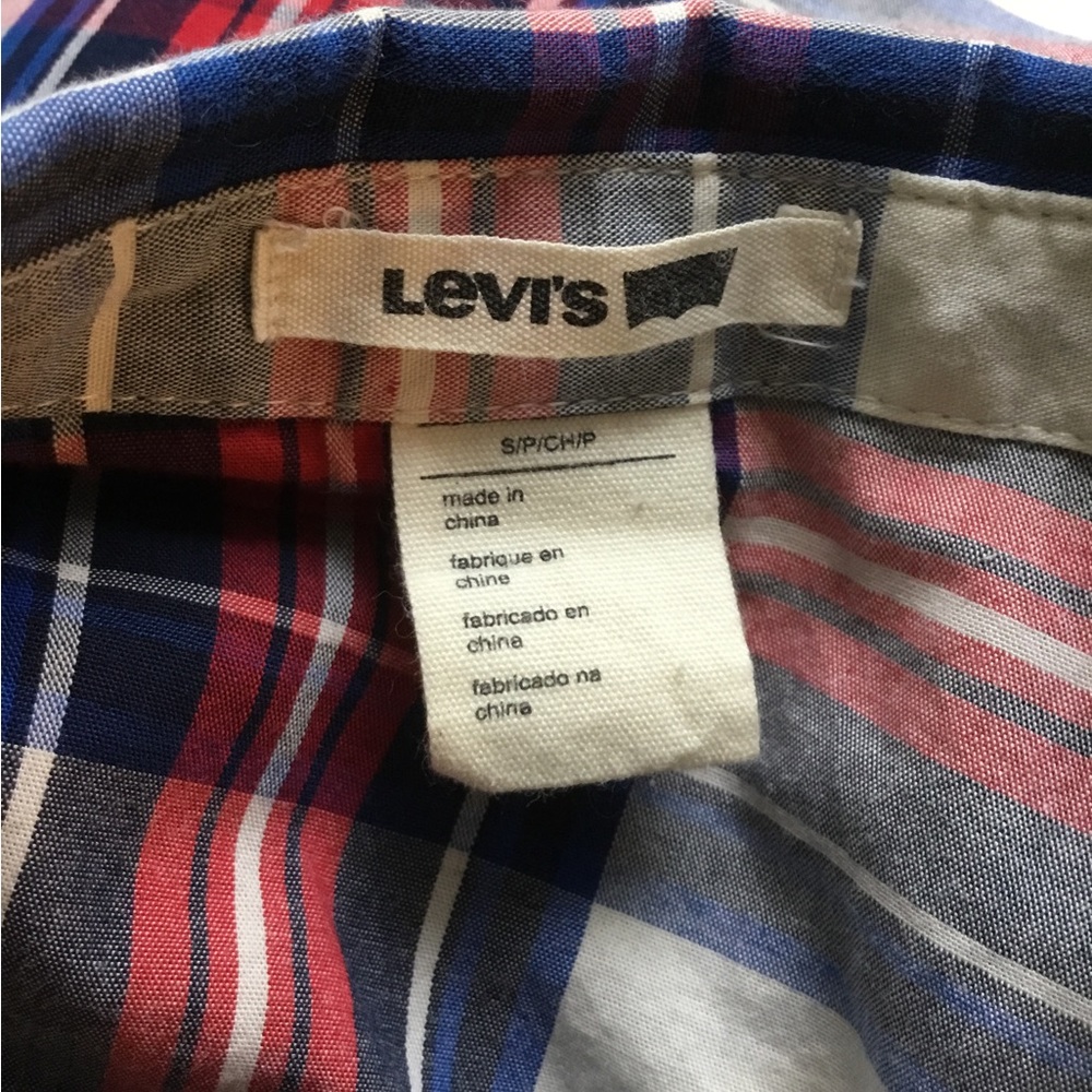 Levi’s Sleeveless Plaid Button Down Shirt - Picture 3 of 6